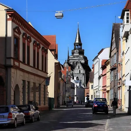 Designerwohnung In Denkmalgeschuetztem Wasserturm Güstrow